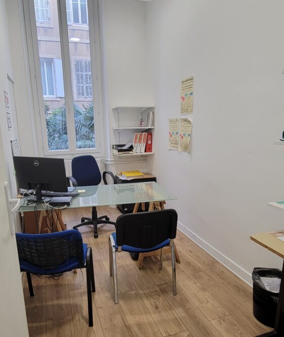 bureau location table chaises
