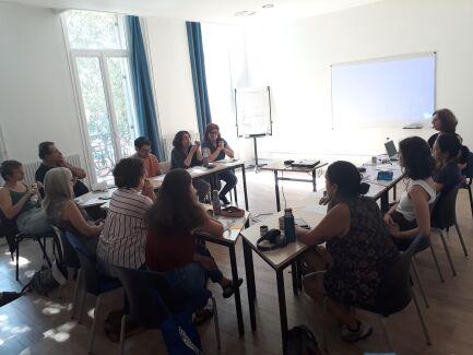 Former et prendre soin : Intégrer les fragilités psychiques des personnes migrantes dans l’accompagnement linguistique