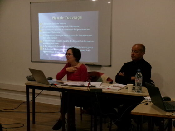 Anne Vinerier et Abdelaziz Nouare lors de sa présentation de ses travaux sur l'illettrisme